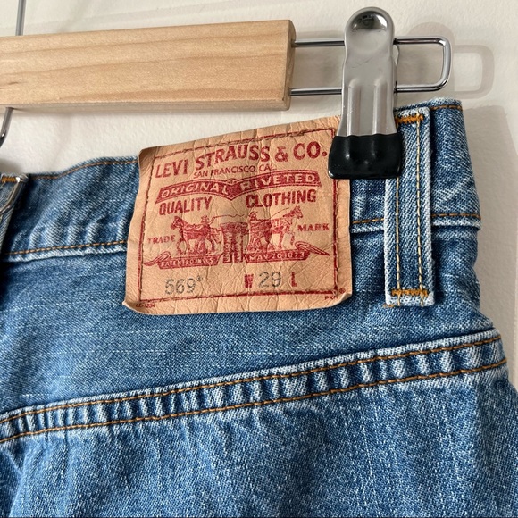 Levi’s Cut Off Denim Shorts - Picture 3 of 7